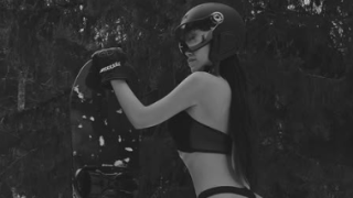 Ивайла се разголи в снега