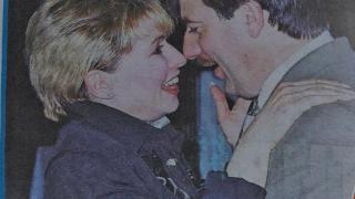 Лили в опасна близост с тайнствен мъж