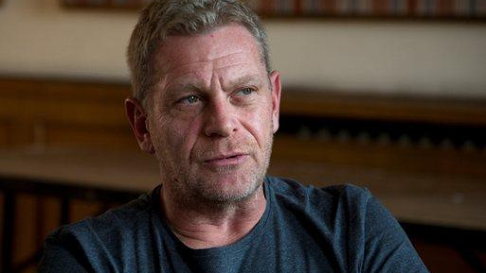 Юлиан Вергов бесен - измамници искат пари от феновете му