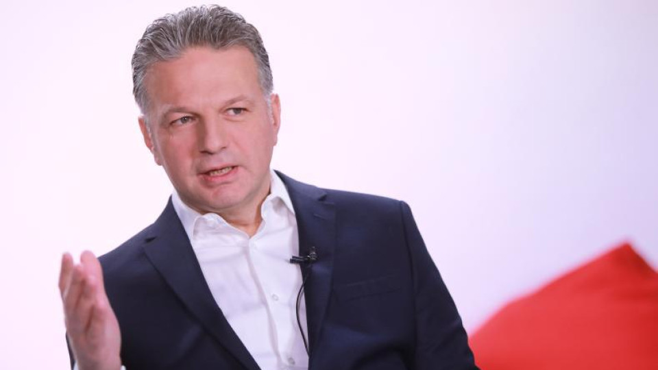 Ники Дойнов „продава“ лосион против оплешивяване