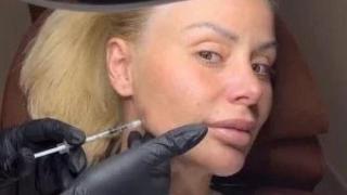 Неграмотната  Светлана Василева  си слага ботУкс