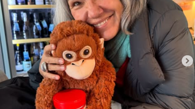 Марта Вачкова позира с плюшения Пънч