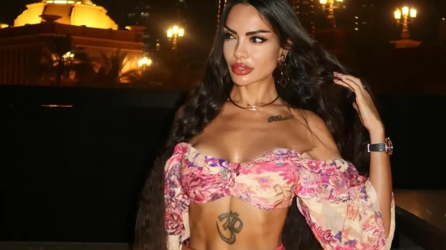 Чуден ритуал за здраве си има ослепителната фолкпевица Лияна пише