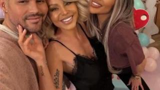 Златка Райкова на ски със Светлана Василева