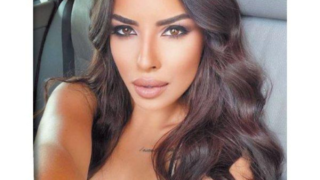 Певицата Ивайла се удари в кола