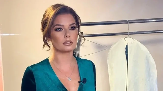 Всички познаваме неповторимата и обичана Александра Сърчаджиева Но зад нейния