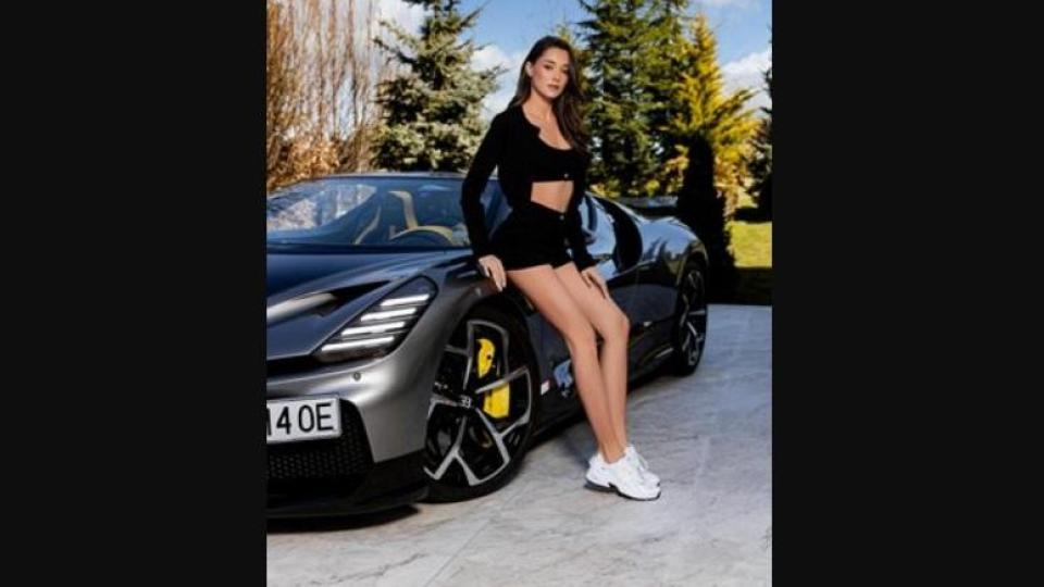Валерия се фръцка с "Бугати" за 8 милиона евро