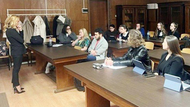 С какъв ценз Мария  Цънцарова преподава в  Софийския университет?