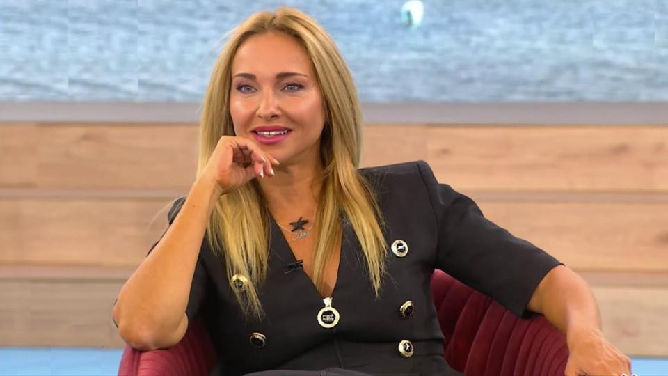 Алекс Раева опъва  бръчки с ботокс