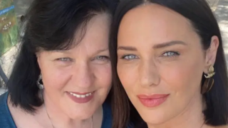 Мария Силвестър  е като близначка  с майка си