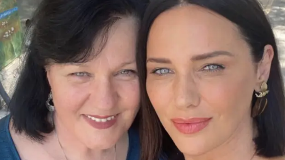 Мария Силвестър  е като близначка  с майка си