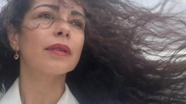 Актрисата Елена Петрова се наслади на първите топли дни сред