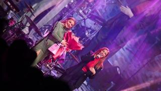 Затрупаха Деси Слава  с гигантски букети