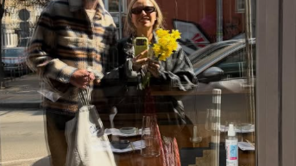 Явор Бахаров зарадва Рая с нарциси за рождения ден