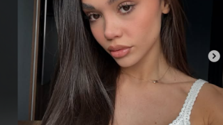 Меди подари колие на Десита