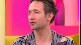 Стилистите на Нова  се подиграха с  Дарин Ангелов СНИМКИ