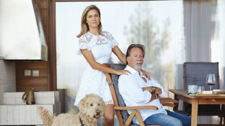 Съпругата на холивудски продуцент цъфна в листите на Румен Радев