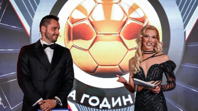 С колегата си Костадин Крантев под ръка се снима Натали
