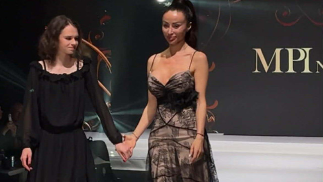 Мисис България дефилира с рокля с кауза