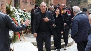Погребват Боби Михайлов с мече от внучката! Изпратиха го в тесен кръг (СНИМКИ)