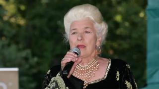 Закараха Янка Рупкина с линейка в Хасково! (Състоянието й остава тежко)