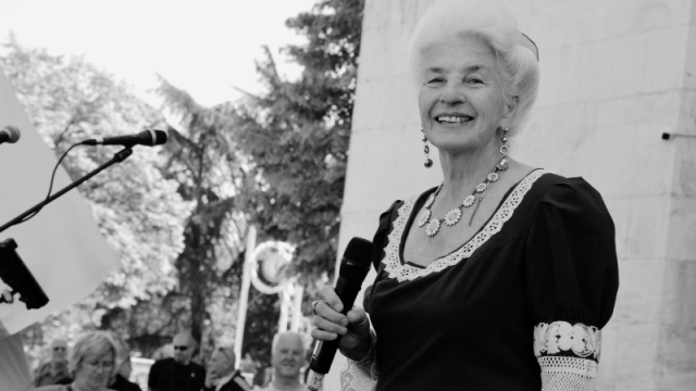 Погребват Янка Рупкина в Бургас! Изпращат я двете й сестри и синът й