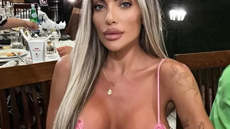 Русата Златка се оплака от подут корем