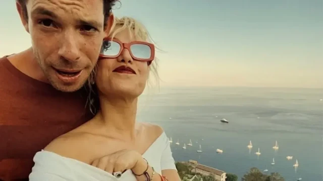 Бременната Рая Пеева  продължава да пие и пуши