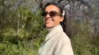 Джулия заряза плитките и започва начисто