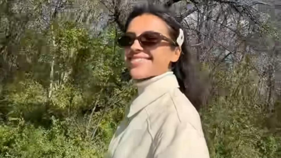 Джулия заряза плитките и започва начисто