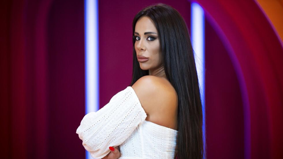 Брадърката Михаела сама по празниците