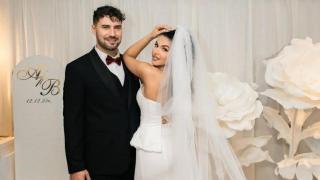 Близначката на Алекс очаква бебе