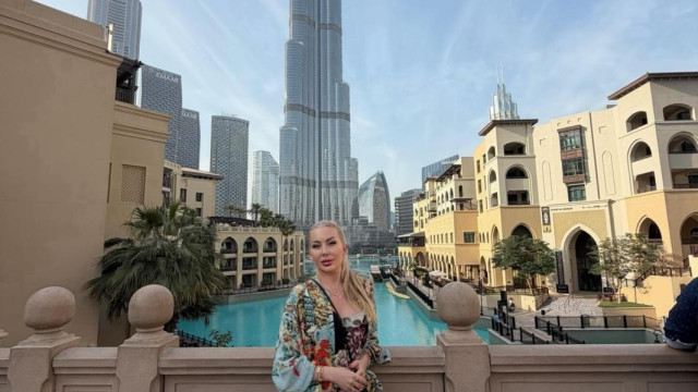 Антония Петрова избродира името си върху дънки