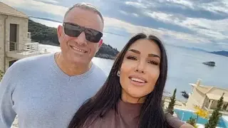 Юксел Кадриев пише  поема за гаджето си