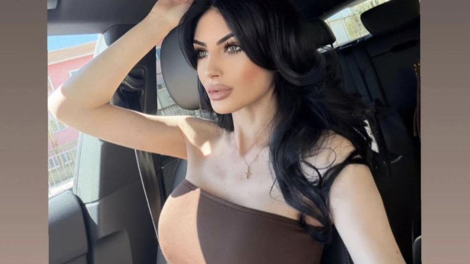 ЛУКС БЕЗ СПИРАЧКИ: Мис България небрежно остави 10 бона до себе си в колата