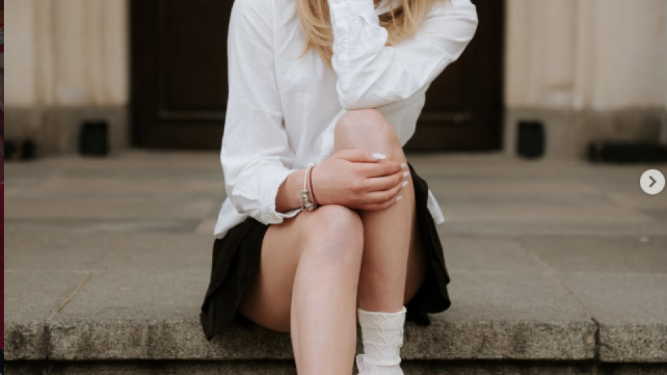 Фейгин е срамежлива секси ученичка