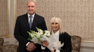 Лили мина  в редиците  на Радев