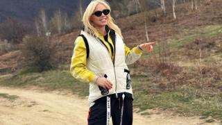 Камелия обикаля сама балкана над родното Чипровци