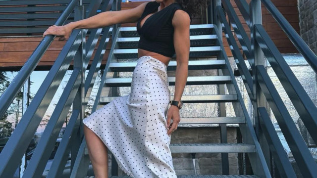 Маги Сидерова извая перфектна талия