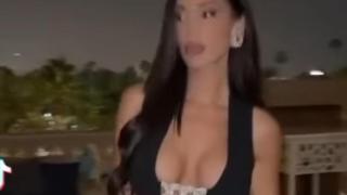 Чалгаджийка брани Дубай с бомбите си