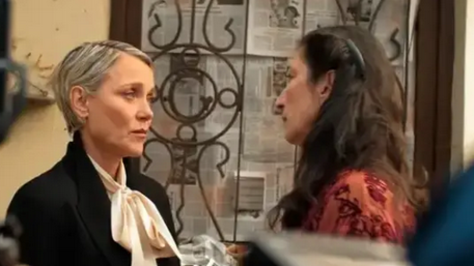 Лесбоцелувка на Койна Русева и Снежина Петрова взриви пуританите (Снимка)