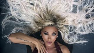 Емануела цъфна на торта