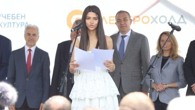 Дъщерята на Тодор Славков блесна на Камбаните (СНИМКИ)