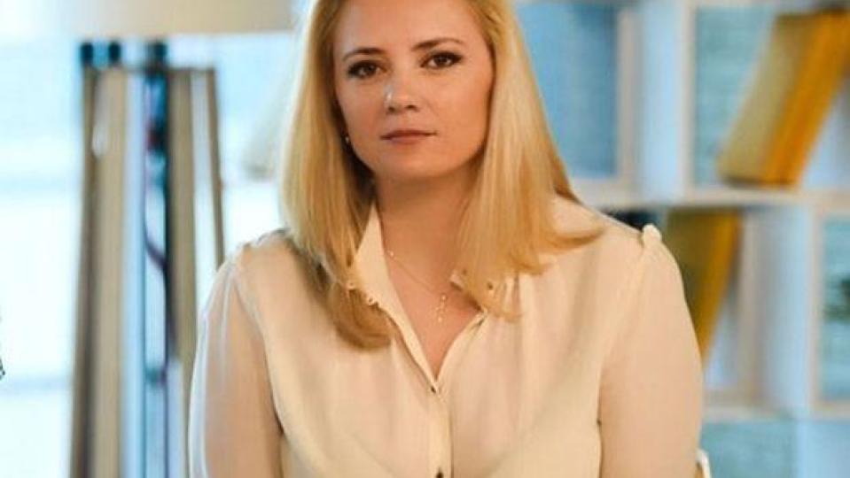 Лора Крумова "продава" хапчета за менопауза