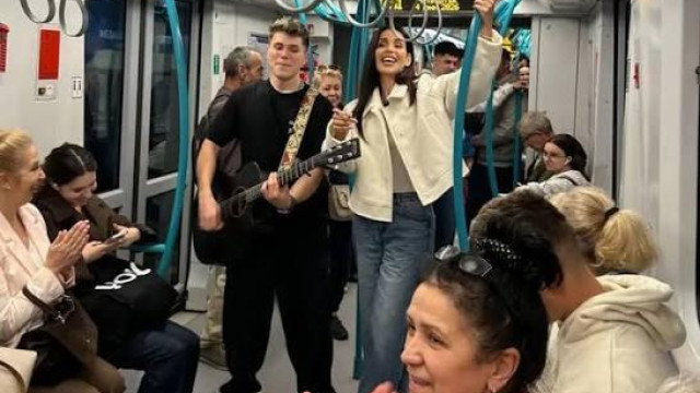 Анелия пропя в метрото ВИДЕО