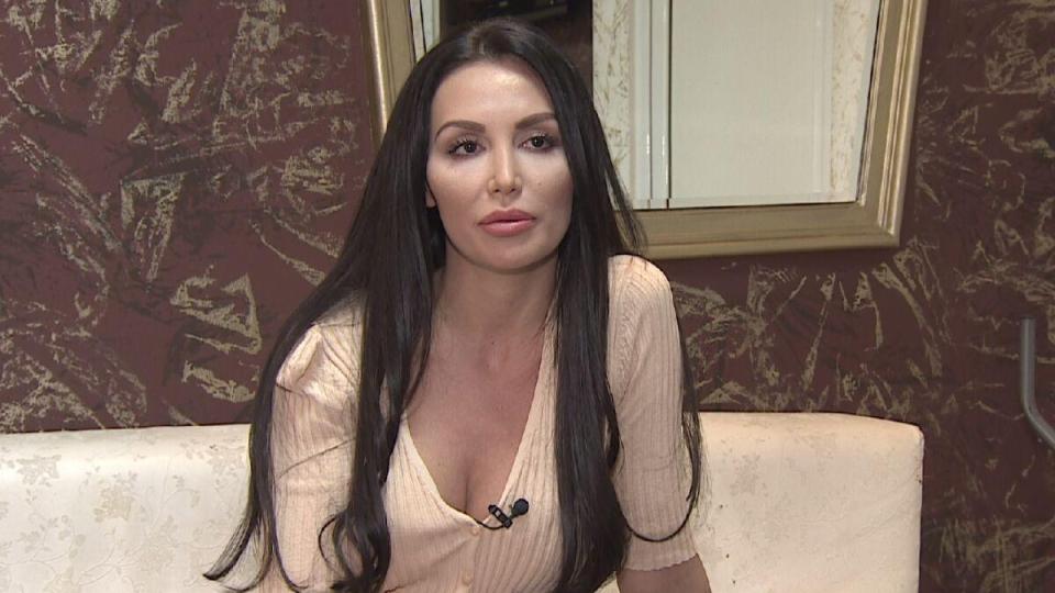 Моника Валериева не може да откаже цигарите