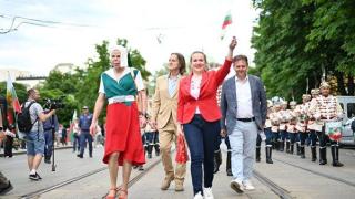 Ето кой покани пияната Калина да води Шествието за семейството
