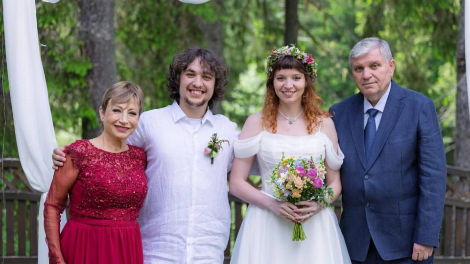 Синът на Мира Радева се ожени в гората