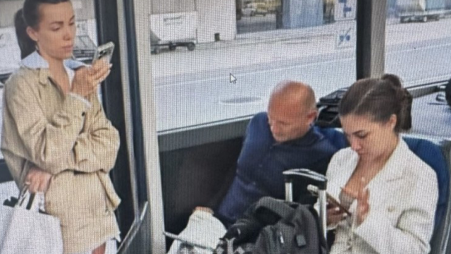 Росен Катамарана  мина на брюнетки
