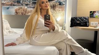 Малина затвори 100 буркана компот от вишни